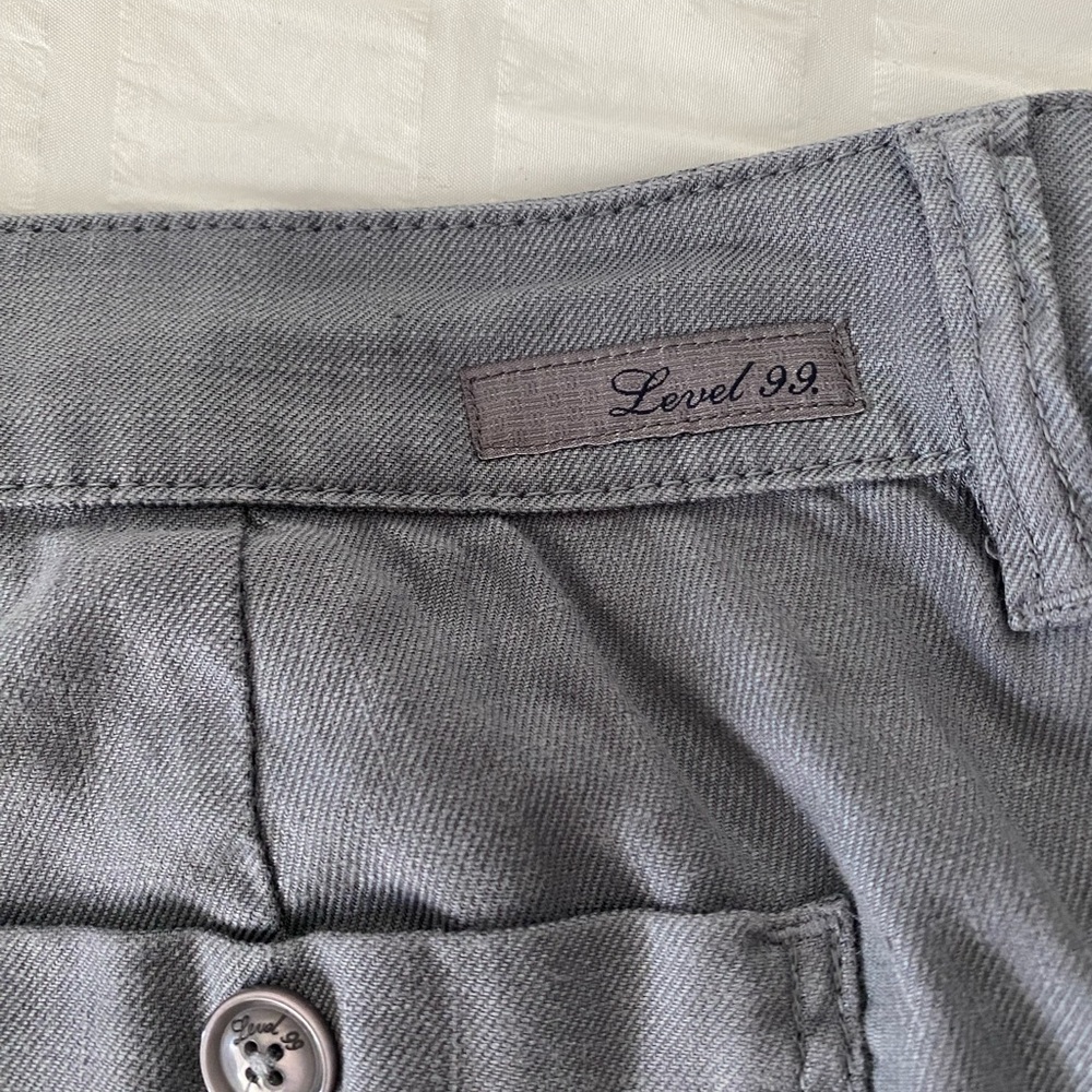 Level 99 Gray Shorts Relaxed Fit size 32 - Picture 4 of 4
